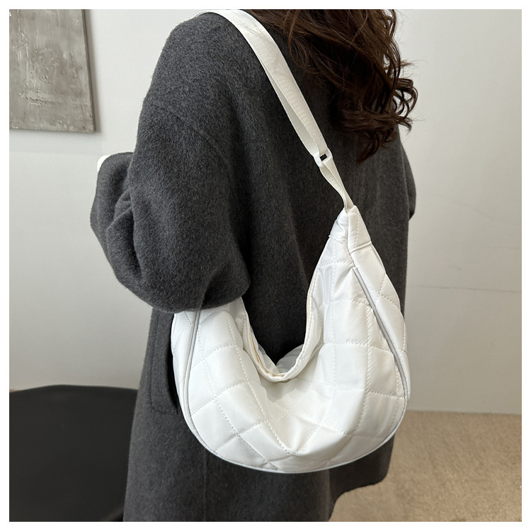 "Stylish large-capacity dumpling bag 2025 New trendy and fashionable niche single-shoulder bag, versatile and simple crossbody bag wholesale. undefined
