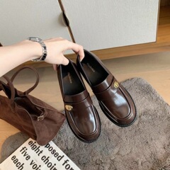 全牛革のブドウのお母さんの同じタイプの復古の本革は丸い頭の金を掛けて足を掛けます。