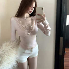 蕾丝拼接v领长袖针织T恤女秋冬修身紧身内搭纯欲粉色短款打底上衣