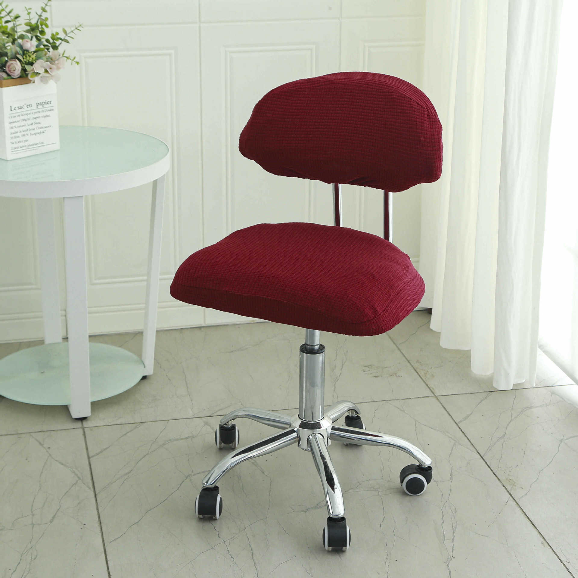 Vino rojo con patrón de celosía