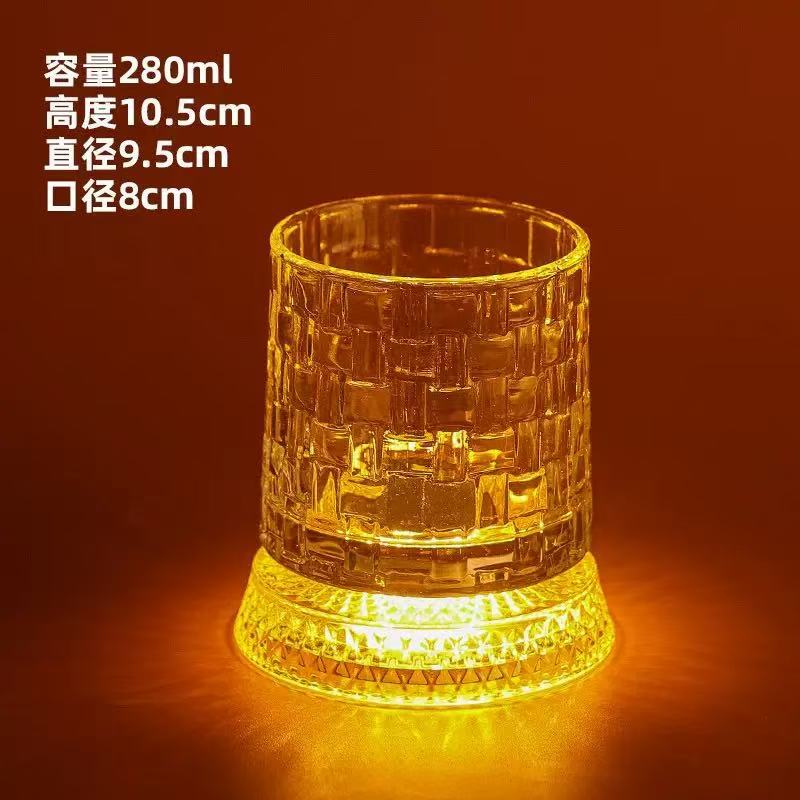 Vaso de whisky de alto valor con base explosivo vaso de vidrio luminoso giratorio tumbler vaso de cerveza giratorio vaso de agua