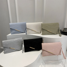 小众小包包女包2025新款潮百搭手拿包今年流行高级感手拿包信封包