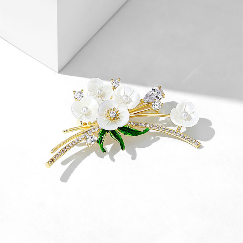 新しい精巧な花のブローチの高級な女性の気質の真珠の胸の花の軽い豪華な大衆の高級な設計感のピンは飾ります。|undefined