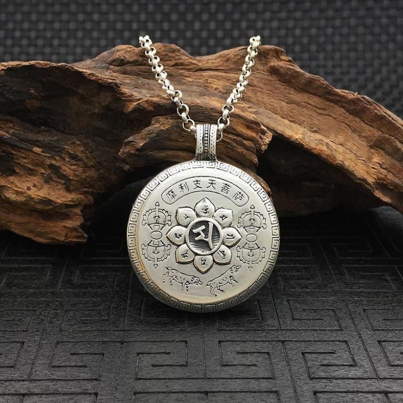 Silver chain pendant