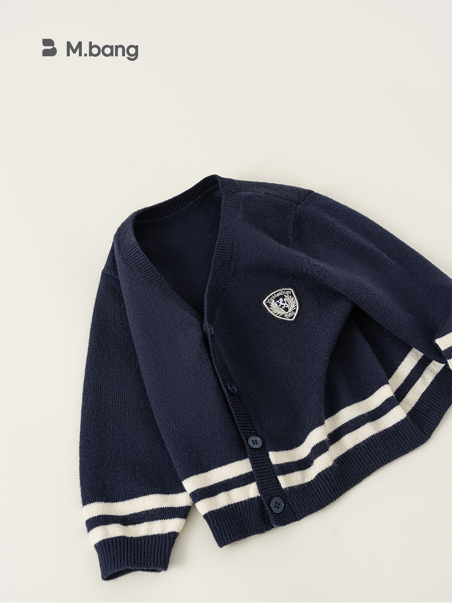 Yubao ropa infantil suéter de niño primavera y otoño nuevo estilo de estilo universitario camiseta de punto de cuello v cardigan 2026 chaqueta infantil