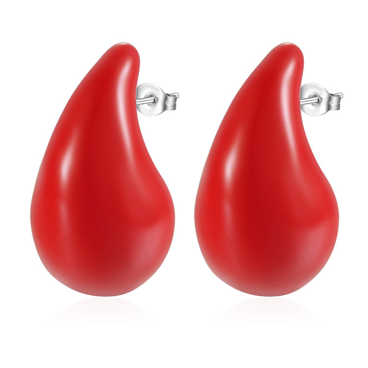 Pendientes de gotas de agua con aceite rojo