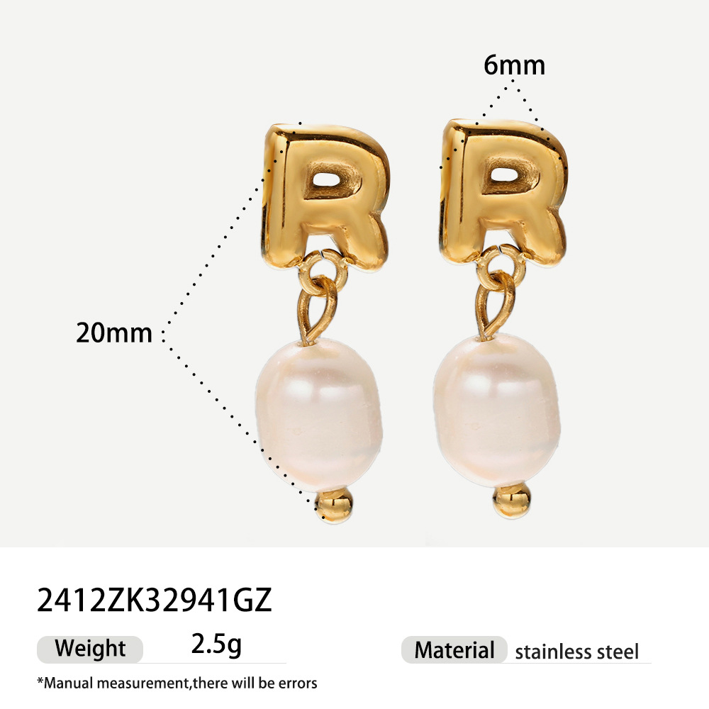 Alta europa y americana de acero inoxidable pendientes de perlas de alta calidad nicho simple joyería de acero de titanio letras pendientes de oro y plata mujeres