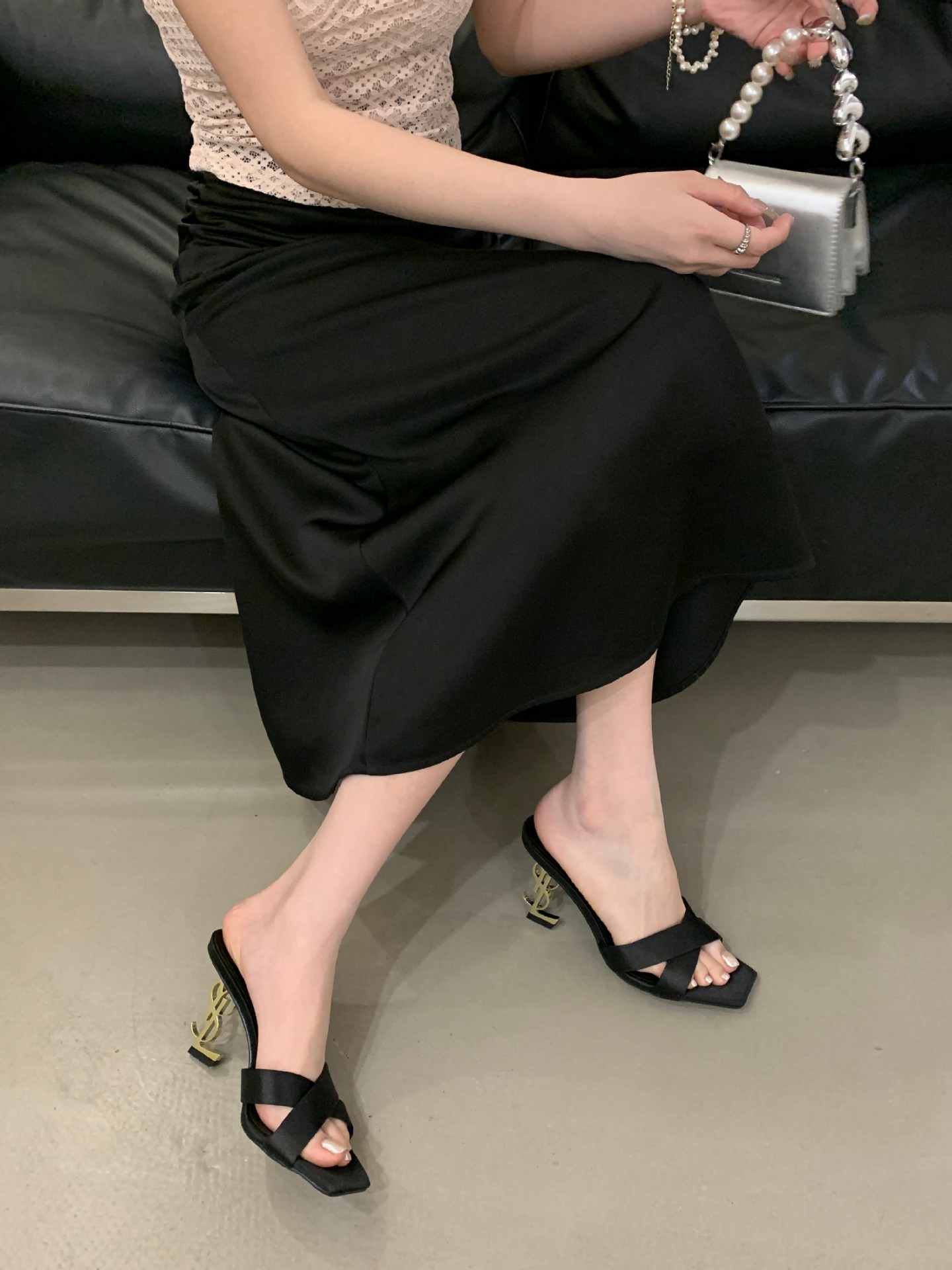 검은색