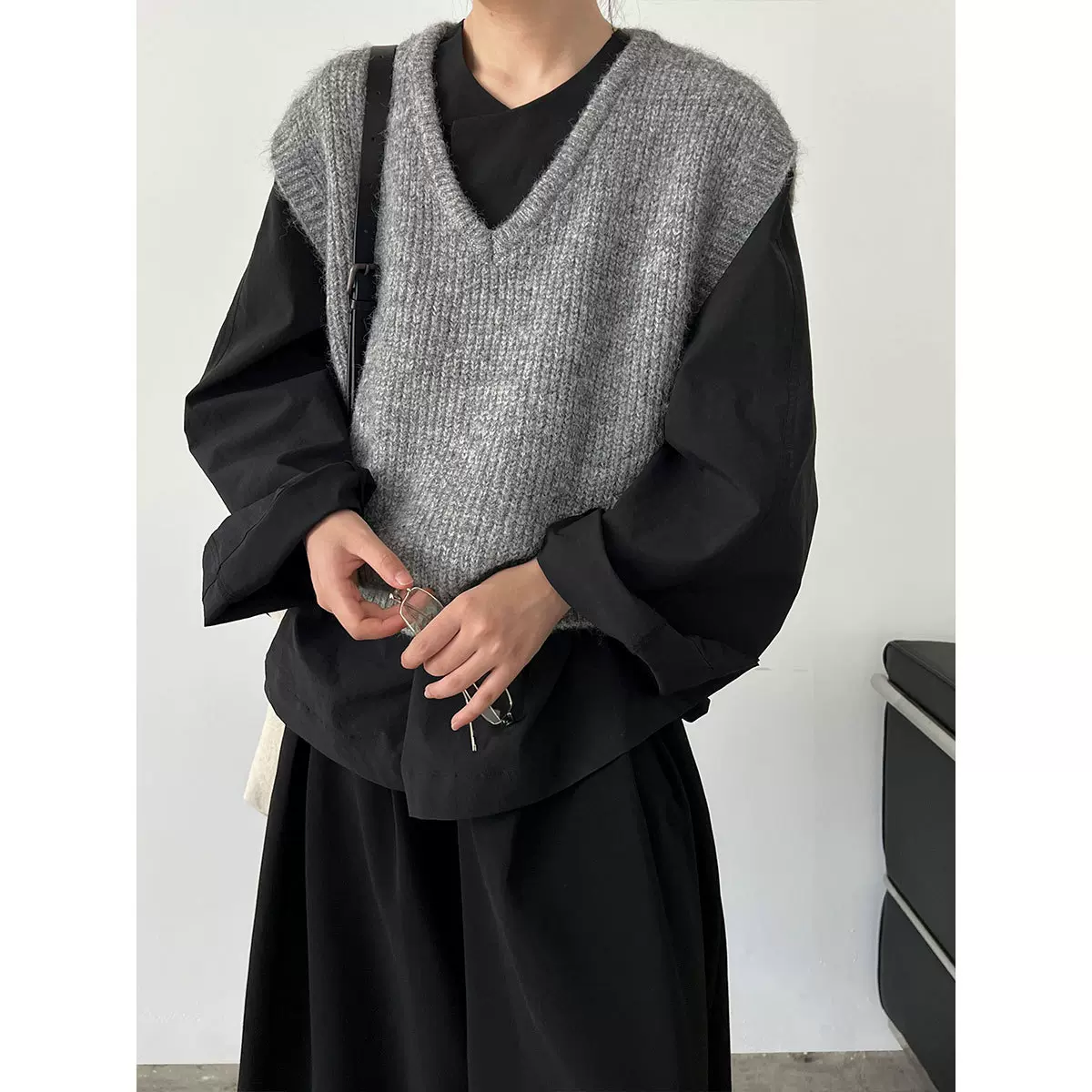 鹿西 柔软羊毛V领针织背心女2025秋季新款韩系简约叠穿马甲ss756