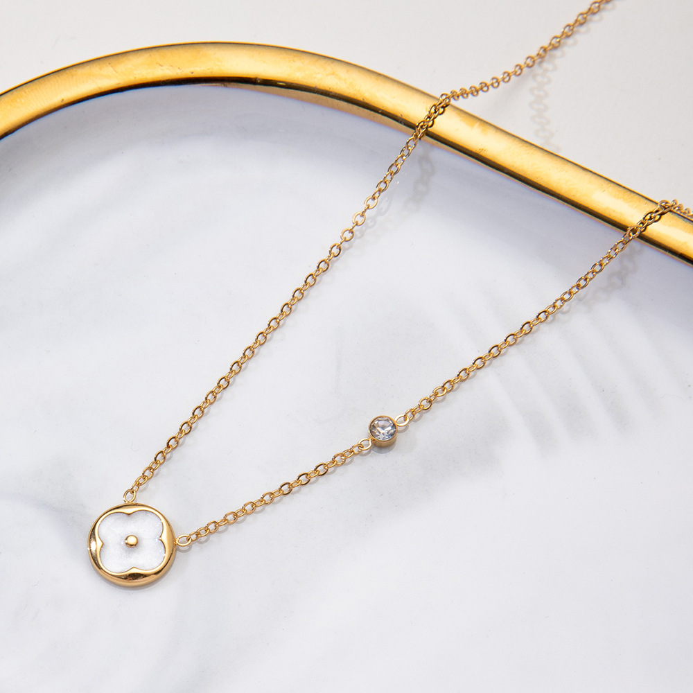 Nouveau collier en titane de style coréen avec pendentif trèfle rond, chaîne de clavicule féminine en acier inoxydable qui ne se décolore pas_voghion.com