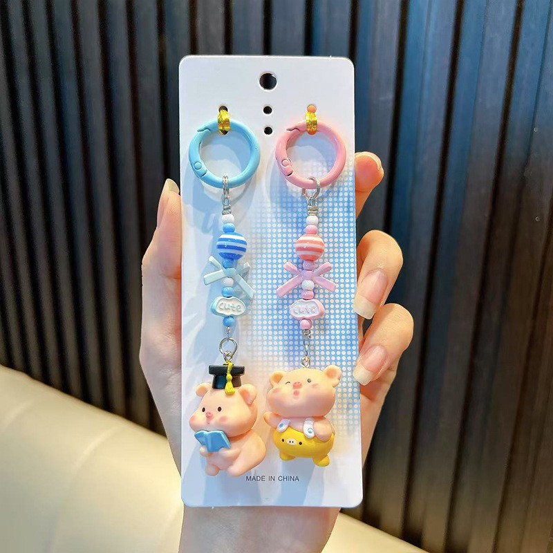 돼지 인형 키링 - 독서