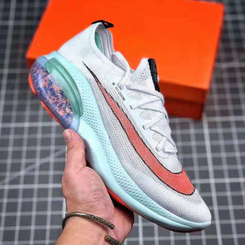 Summer breathable ultra light running sneakers made of mesh