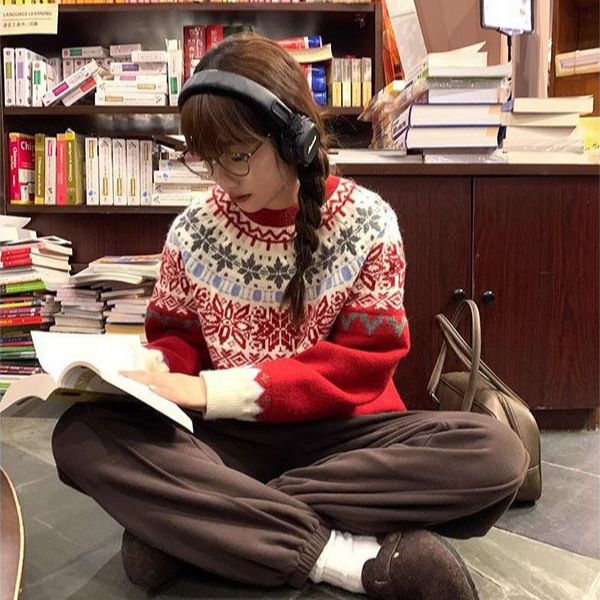 Fair Isle Retro Round Neck Snowflake Knitwear Scandinavian Winter Christmas Atmosphere Loose Soft Waxy Knitwear Top for Women
