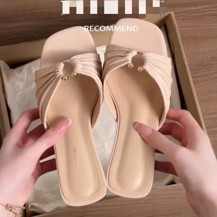 Modas suaves de estilo de estilo de estilo doblado hebilla de metal pendiente con zapatillas de la mujer 06 temperamento de verano zapatillas frías para usar image 1