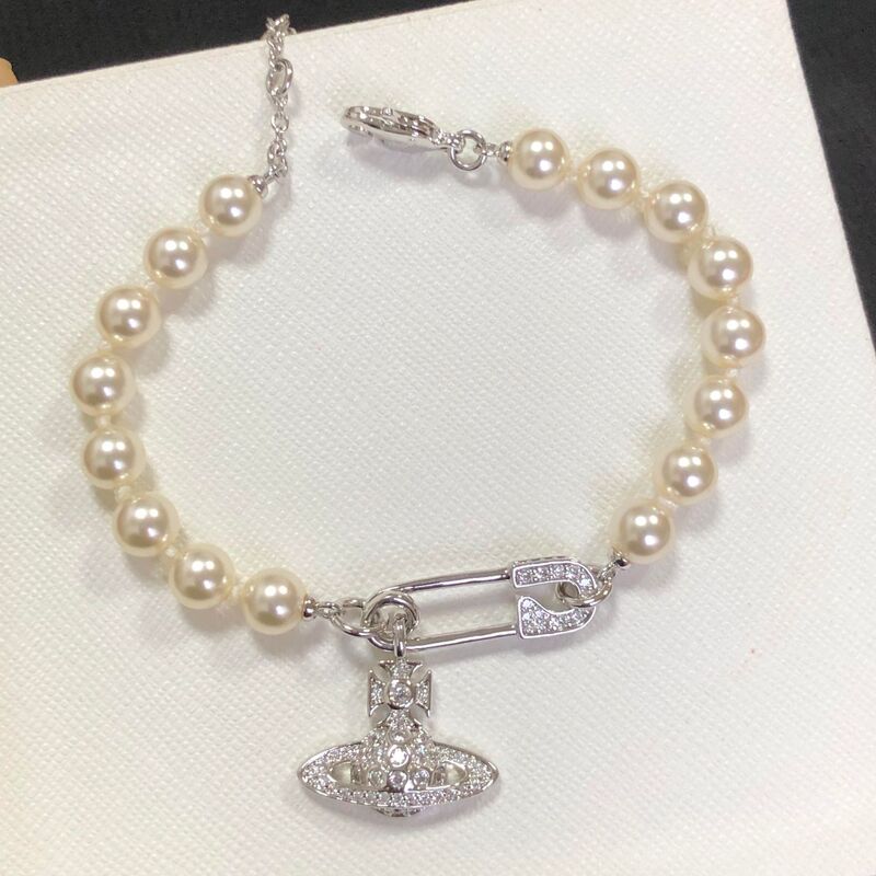 Queen Mother Vivienne's Classic Saturn Pin Pearl Bracelet for Women, Versatile and Stylish, European and American Style