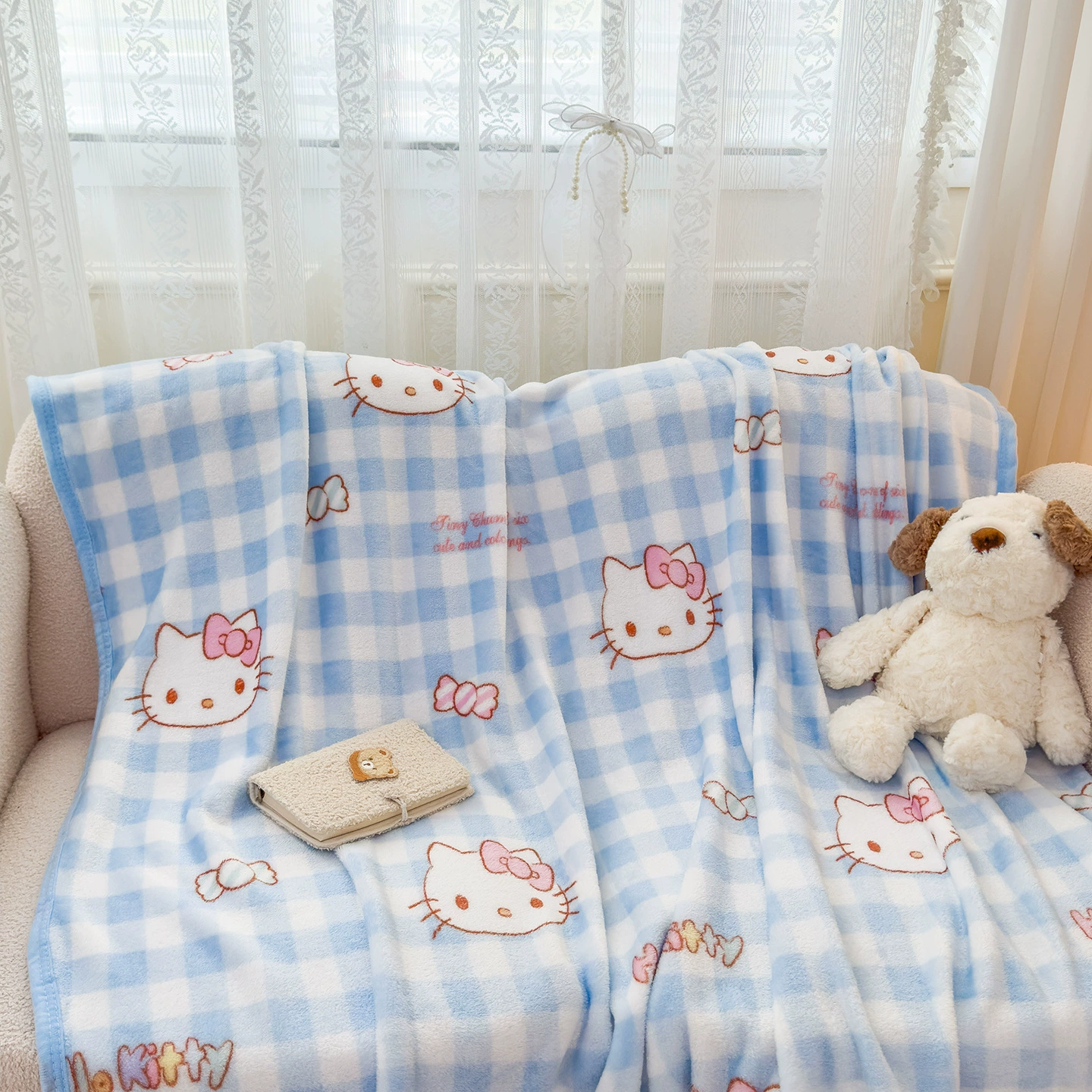 Плед (Sanrio) однослойный молочный велюр — гипоаллергенный с мультяшным принтом, на все сезоны, разные размеры
