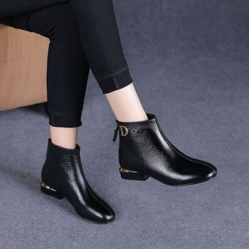 2026 Autumn and Winter New Soft Leather Non-Slip Martin Boots Cross-Border Mom Shoes Low Heel Flat Round Toe Fleece-Lined Short Boots