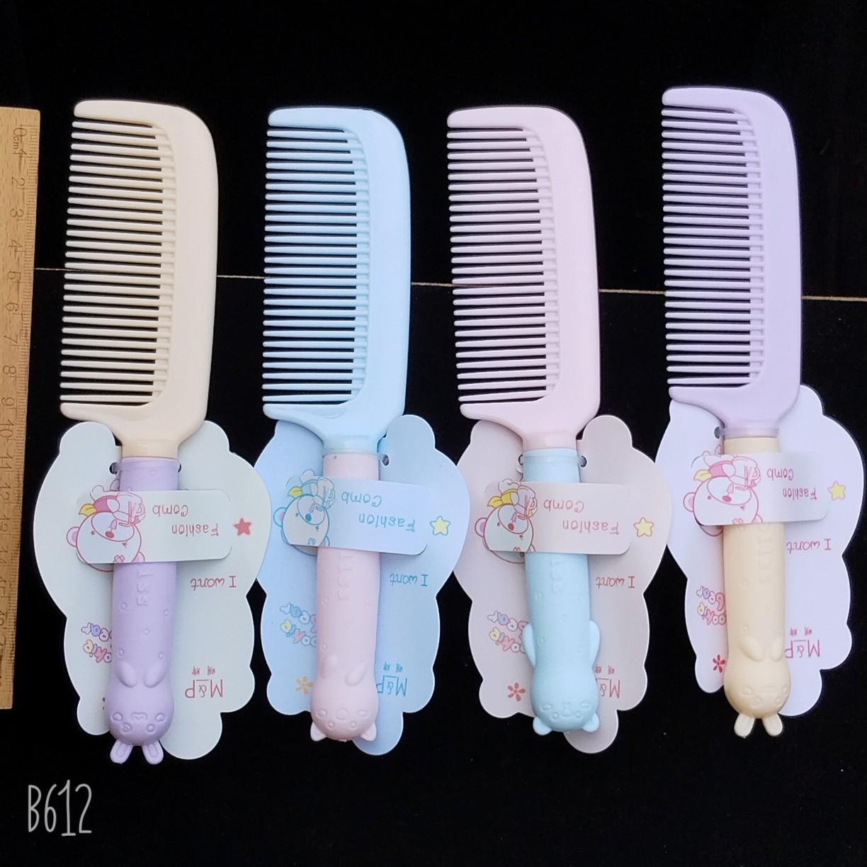 Bonito peine de peinado color macarrón con cojín de aire para masaje, adecuado para uso doméstico y dormitorios estudiantiles, cepillo de pelo de plástico suave con cojín de aire.