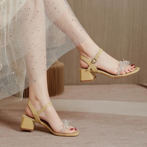 2021年新款透明一字带凉鞋女中跟粗跟仙女风时尚方头夏季高跟鞋女