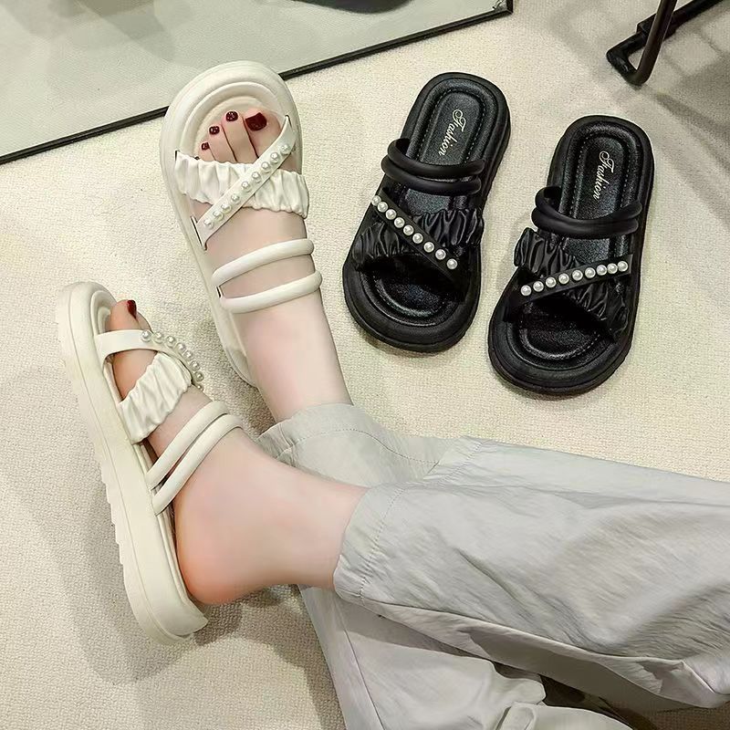 Las nuevas perlas usan zapatillas de suela gruesa y las mujeres usan pequeñas fragancias de moda fuera, con la versión coreana de las zapatillas frías rojas de Internet en verano.