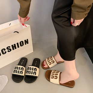 ƽ����ЬŮ�ļ��⴩2026�¿�r�аٴ����Ůʿ��߅ɳ��һ����ЬŮ