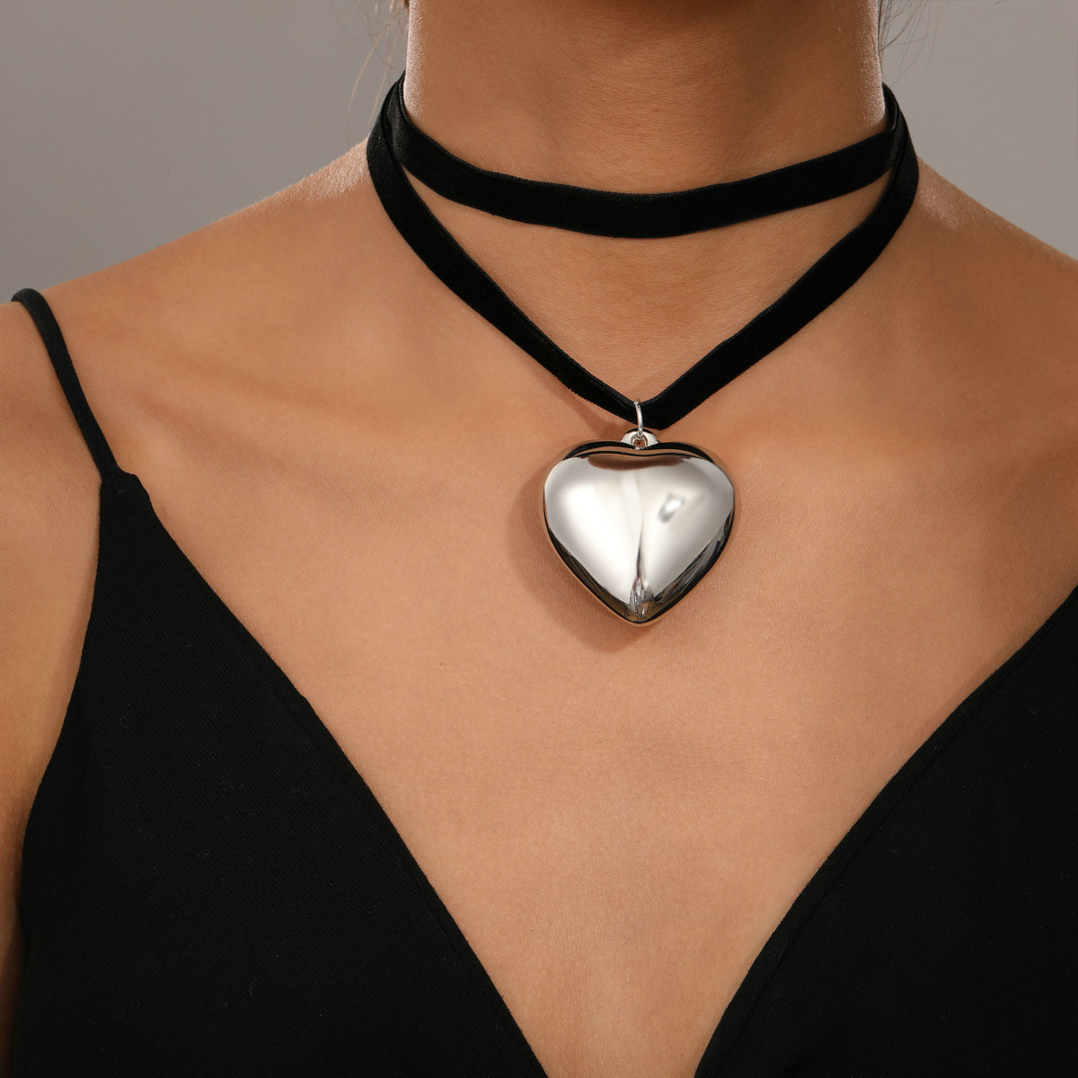 simple cold style double-layer flannel heart-shaped choker collar French sweet cool niche heart-shaped necklace_voghion.com