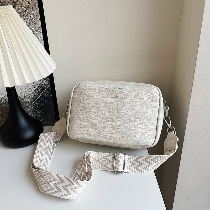2024 new women's with wide straps, fashionable and simple commuting casual single shoulder crossbody b, small square_voghion.com