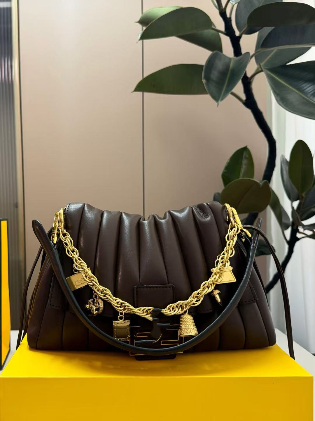New F-Style Pleated Leather Shoulder Bag for Women, Fashionable and Versatile Crossbody Bag, High-End Small Square Bag