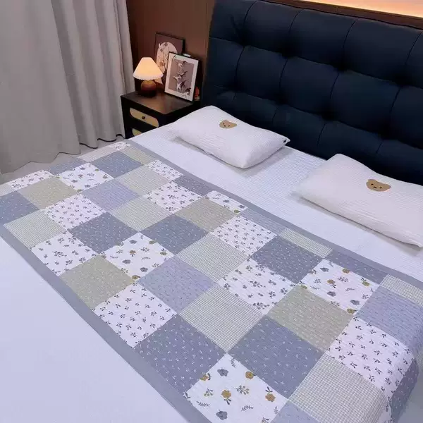 Clearance multi-functional dirt-proof mat, student mat, student bed cover, sofa mat, bay window mat, single-person mattress, non-slip dirt-proof mat
