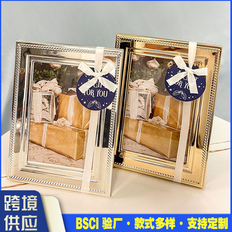 Amazon Hot Selling Simple Stamping One-piece Metal Christmas Photo Frame Table Home Furnishing Hotel Supplies Gift
