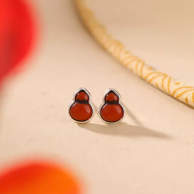 悦宝珠宝S925纯银血珀复古简约福禄葫芦耳钉新中式气质百搭银耳饰