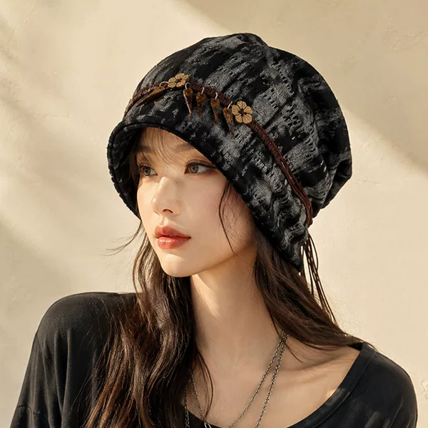 Korean-style autumn and winter hat for women, retro design that makes the face look smaller, elegant and versatile, with a fashionable and eclectic aesthetic, perfect as a cold-weather hat or a head covering