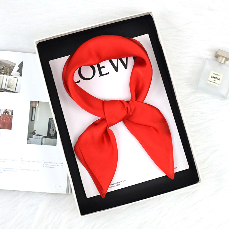 Comercio exterior primavera y otoño bufandas de seda delgadas de color sólido simple 70 bufandas de seda cuadrada de moda para viajes versátiles bufandas de mujer sensación de alto nivel