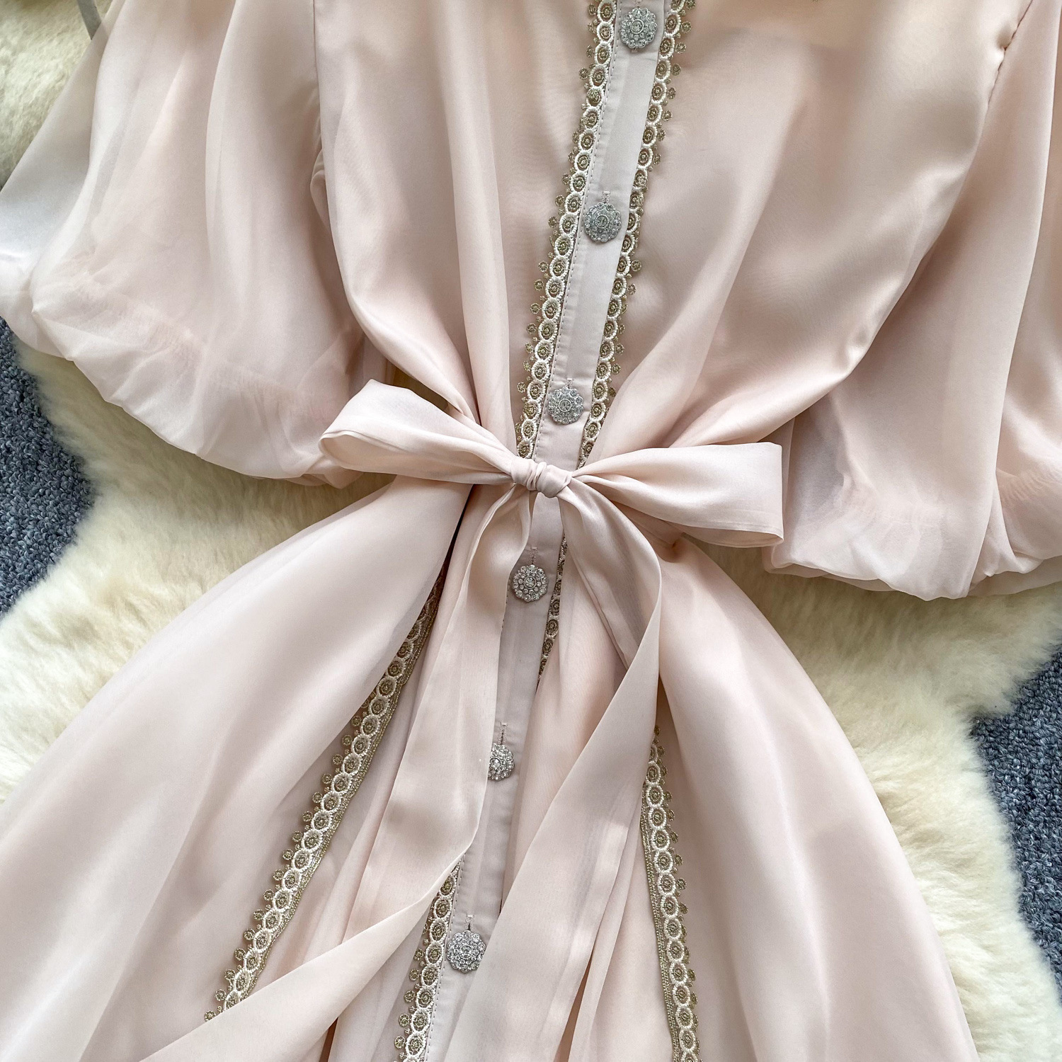 Women's Clothing Niche Retro Palace Style Heavy Lace Splicing Tie Waist Lantern Sleeve Mesh Dress_ecoleips.com