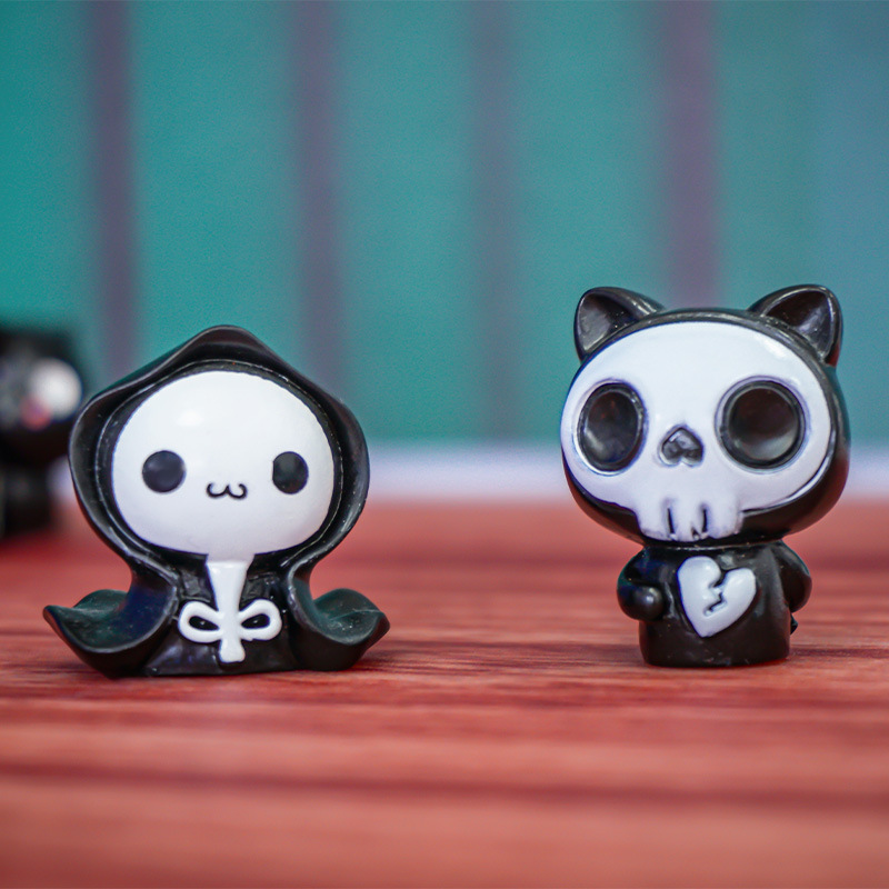 Nuevas decoraciones de Halloween transfronterizas: calabaza fantasma, lápiz de tumba con forma de murciélago vampiro, micro-paisaje de resina con sombrero mágico y calavera.