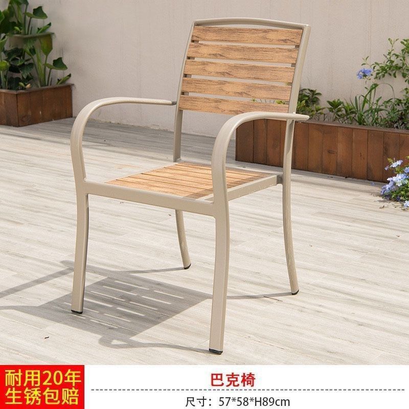 Silla de madera de hierro de champán