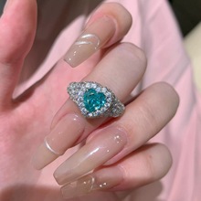 �p���}���������{��ɫ����˹�������Ľ�ָ�r�аٴ����θ�̼�Ů��