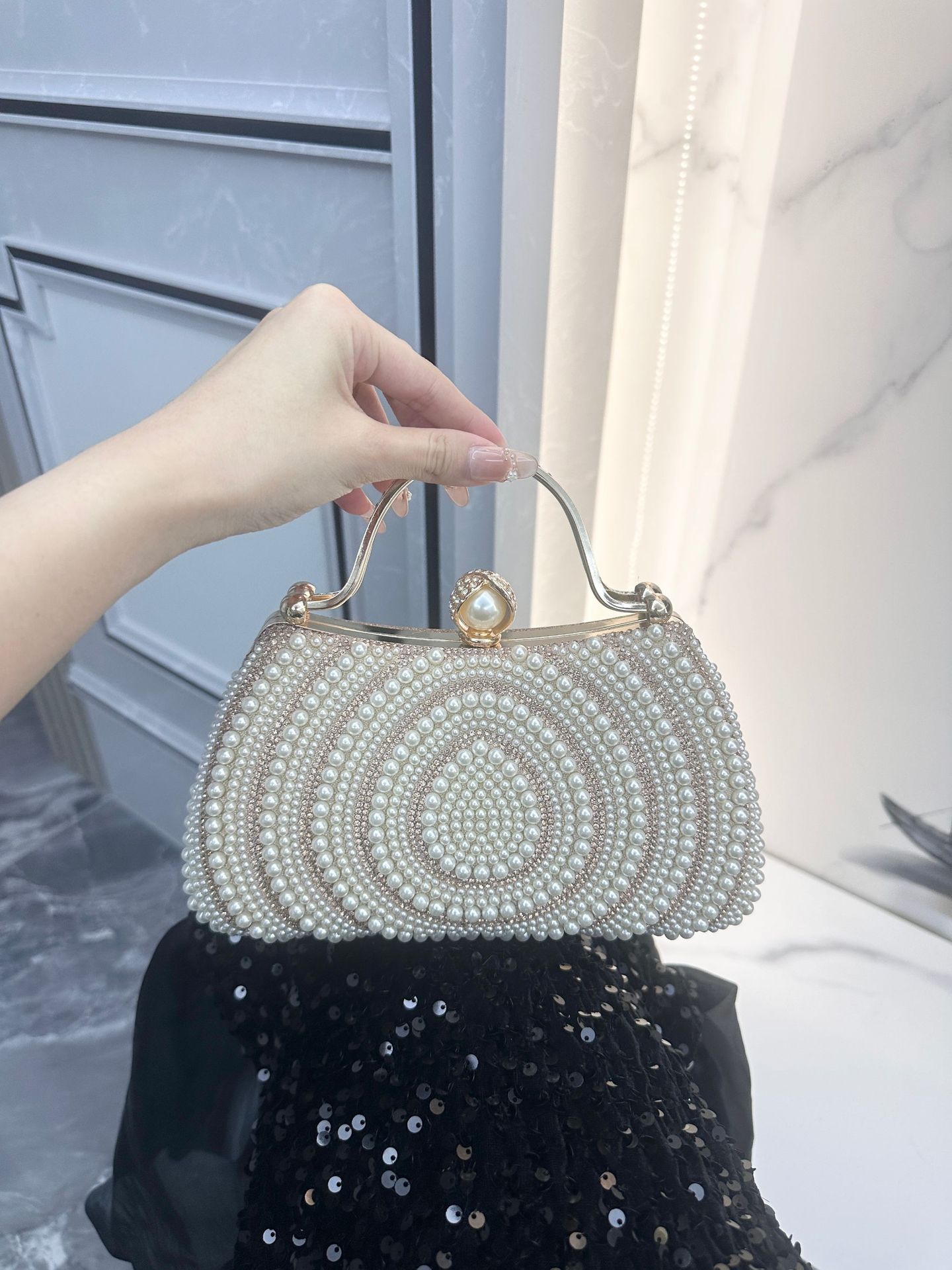 Aftonväska för dam med strass och pärlor_voghion.com