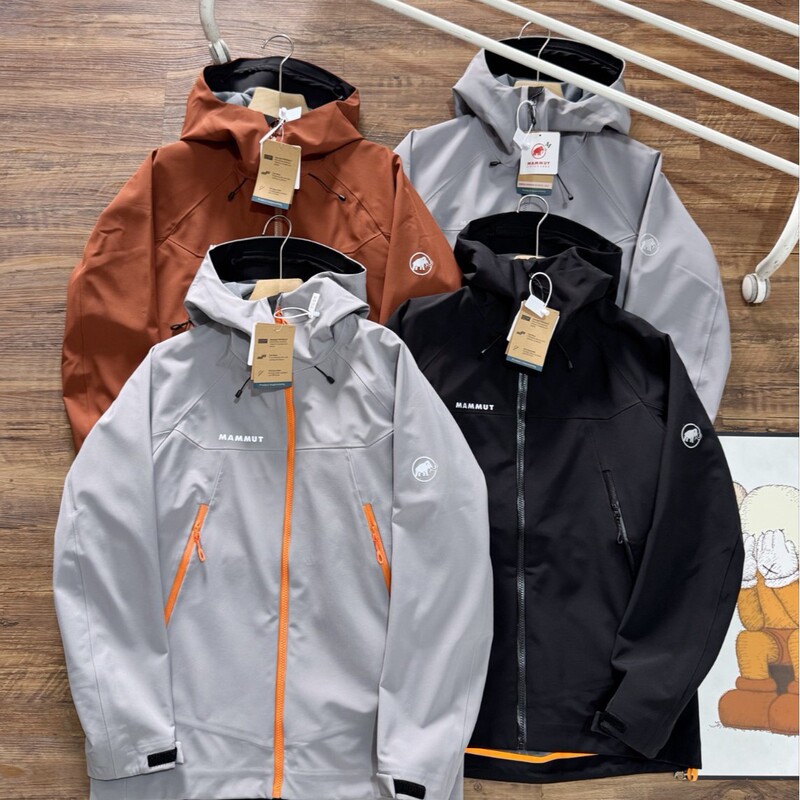 Mammoth Softshell Jacket for Men and Women, Outdoor Water-Resistant Hooded Jacket with Fully Seam-Taped Design for Hiking Mammoth Softshell Jacket for Men and Women, Outdoor Water-Resistant Hooded Jacket with Fully Seam-Taped Design for Hiking