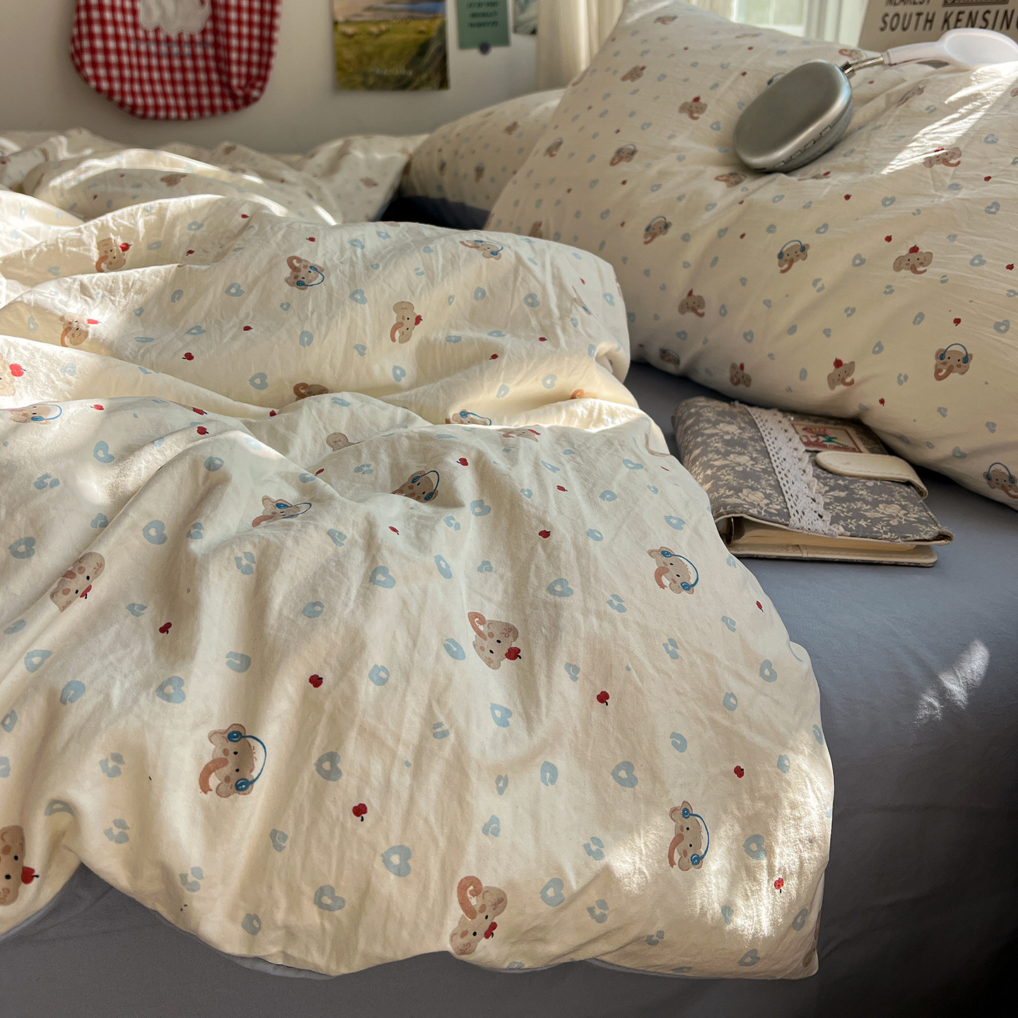 Una clase de cama ultra suave cuatro piezas de grado madre-infantil puede dormir desnudo sábanas cubierta de cama dormitorio de estudiantes tres piezas