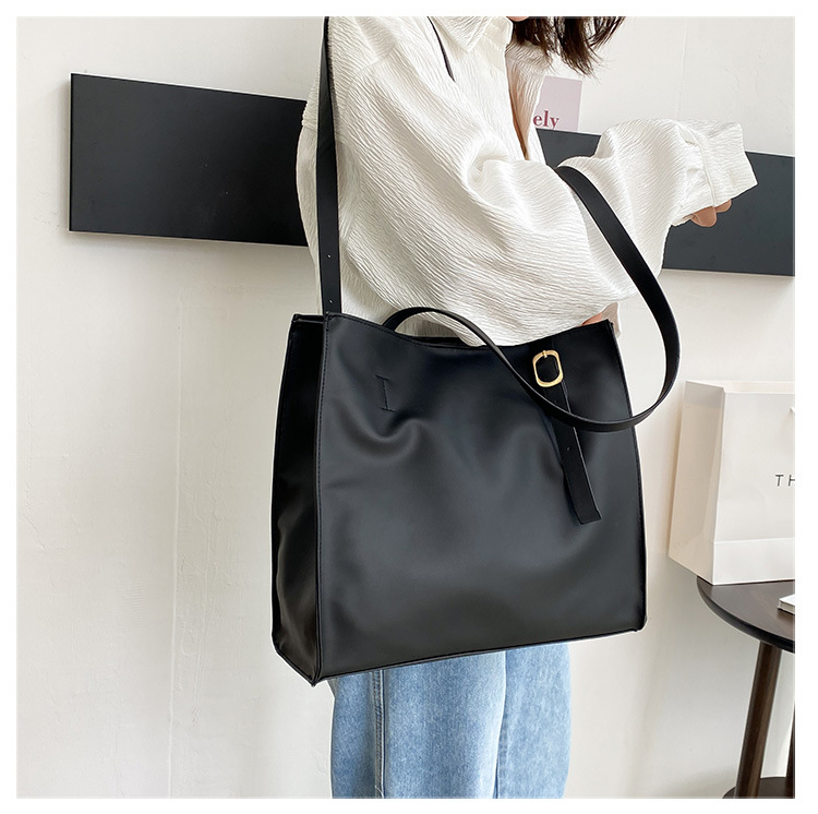 New Simple Casual Large-capacity One-shoulder Bag Wholesale Nihaojewelry display picture 14