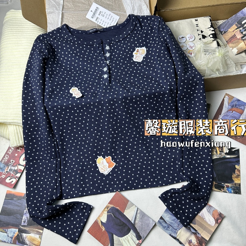 BM estilo nuevo estilo americano waffle cinco botones camisa de fondo floral de manga larga Camiseta cuello redondo botón superior image 11