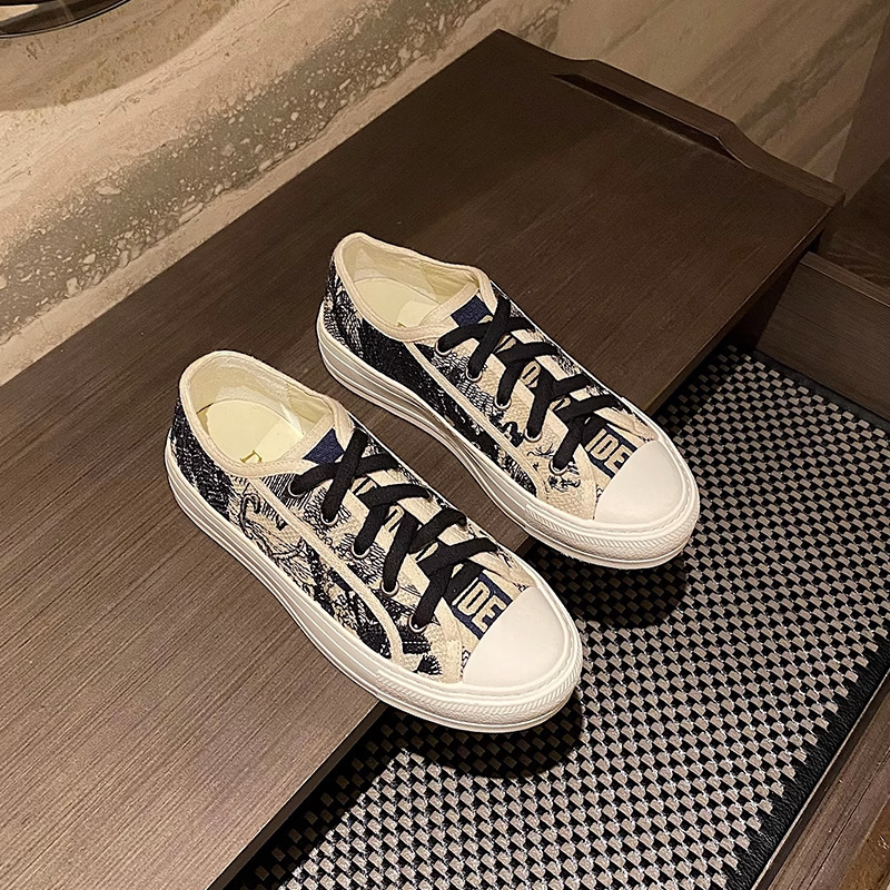 2024 nuevos zapatos de lona bajos de suela gruesa para primavera y verano para mujer D Home presbicia bordado Casual boca poco profunda zapatos individuales más fácil para combinar zapatillas de deporte