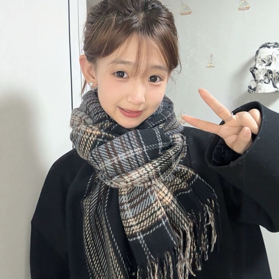 Nuova piccola sciarpa scozzese coreana fresca 2025 per tenersi al caldo in inverno, sciarpa universitaria carina e spessa, versatile per studenti_voghion.com