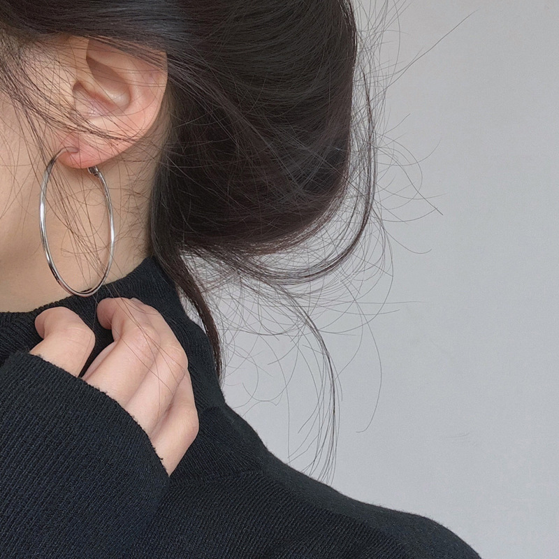 Simple plain hoop earrings women's high-end European and American exaggerated big ear ring ear buckle blue cold wind silver hoop ear jewelry