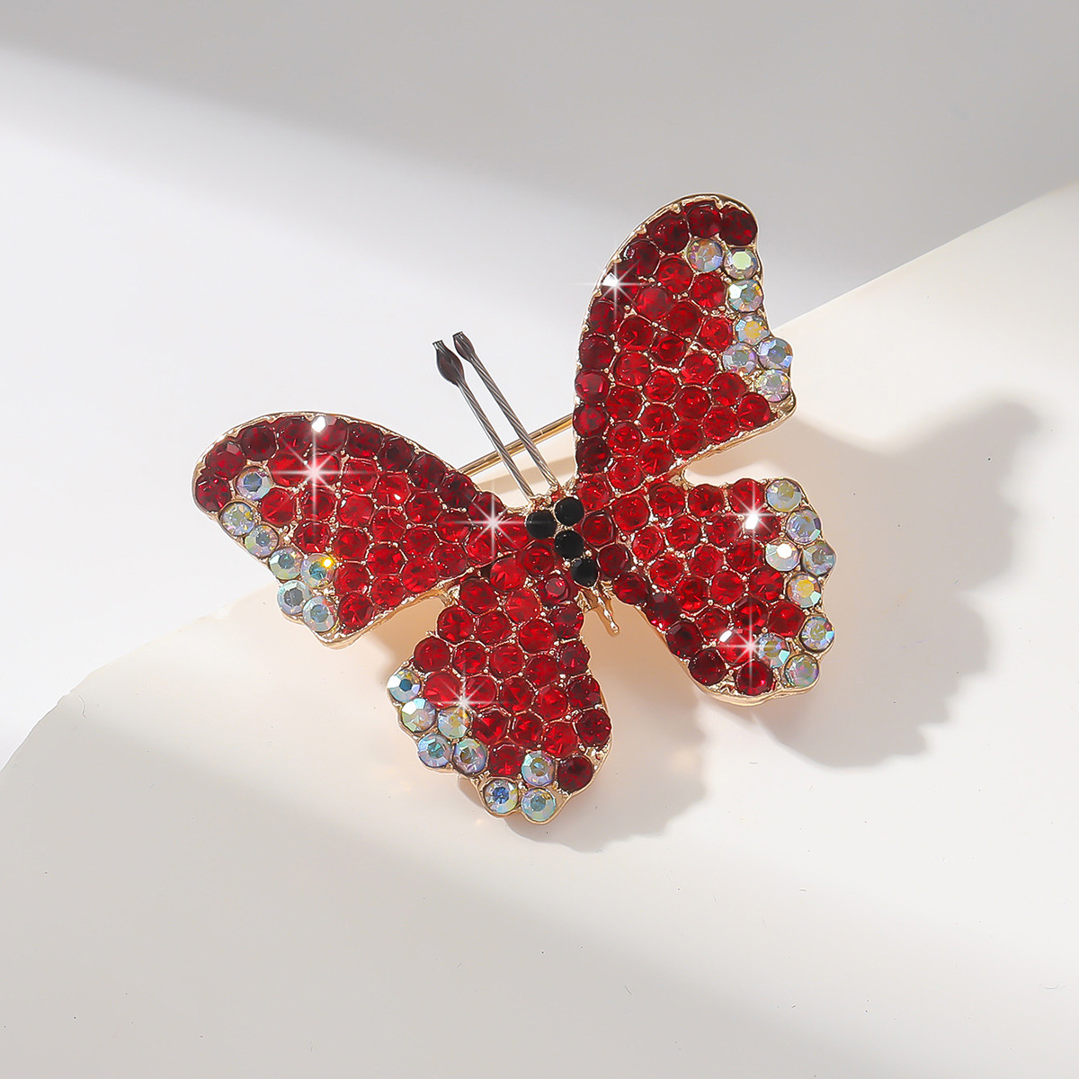 Nuevo estilo europeo y americano completo diamante mariposa broche de las mujeres de lujo elegante pin capa cardigan traje de gama alta de las mujeres moda ramillete