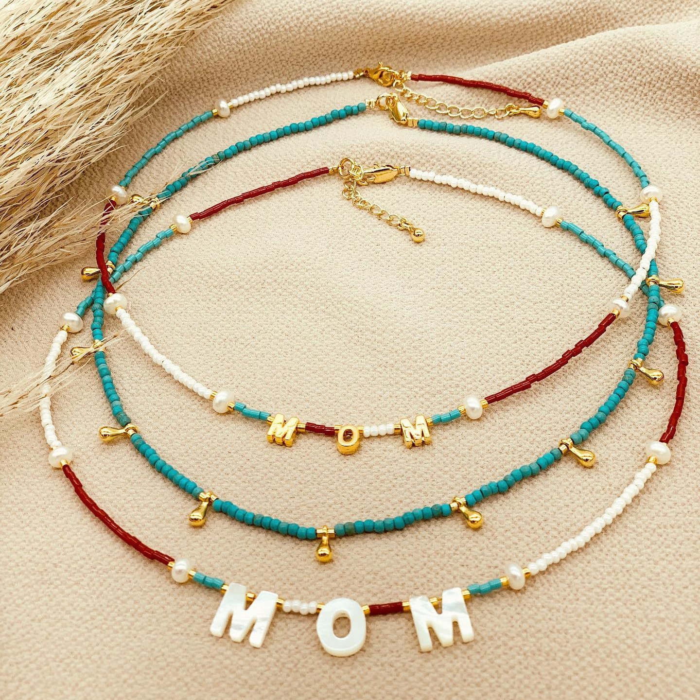 Mama Einfacher Stil Brief Perlen Stricken Perle Überzug 18 Karat Vergoldet Muttertag Frau Halskette display picture 1