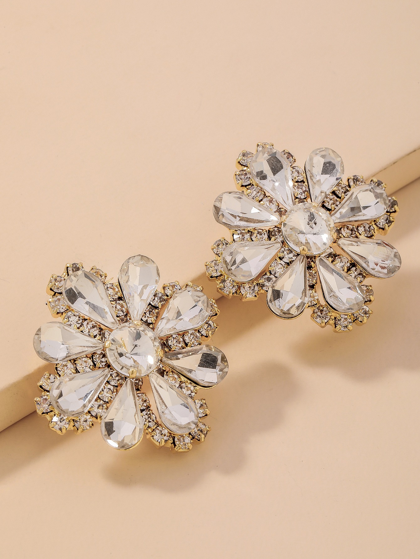 Boucles D'oreilles Rétro Pleine De Fleurs En Strass display picture 6