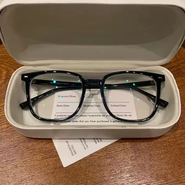 Daily commute without makeup black-rimmed glasses ins high-value age-reducing anti-blue light high-definition myopia can be equipped with flat glasses frame