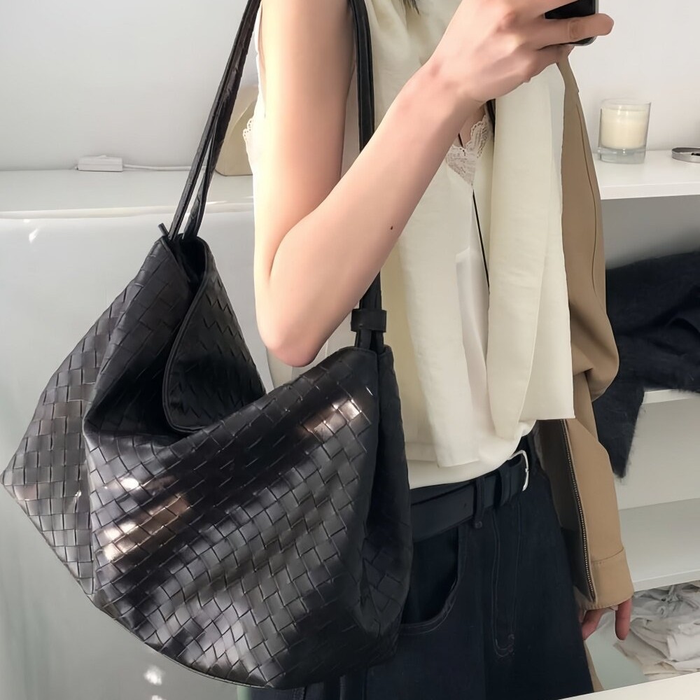 Korean cross-border monorow women's vintage niche large-capacity woven bag casual shoulder underarm tote bag